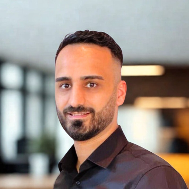 Foto von Julia Führer, Ihrer Referentin beim kostenlosen KI Workshop für Unternehmen