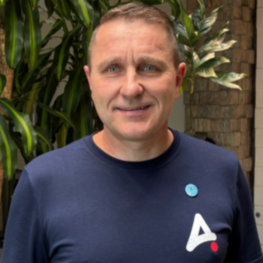 30 anos de produção: a evolução da Acrilys na visão de quem vive o dia a dia da indústria