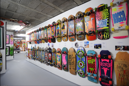 mur de skateboards