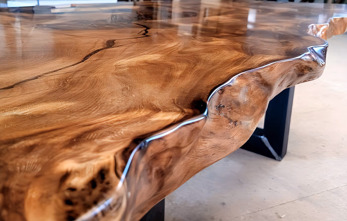 Original tabletop with soft-to-the-touch natural edges, retaining the organic shape of a natural table made from reclaimed tree trunk wood