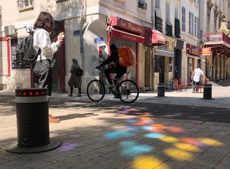 Visibilité des bornes lumineuses de jour comme de nuit