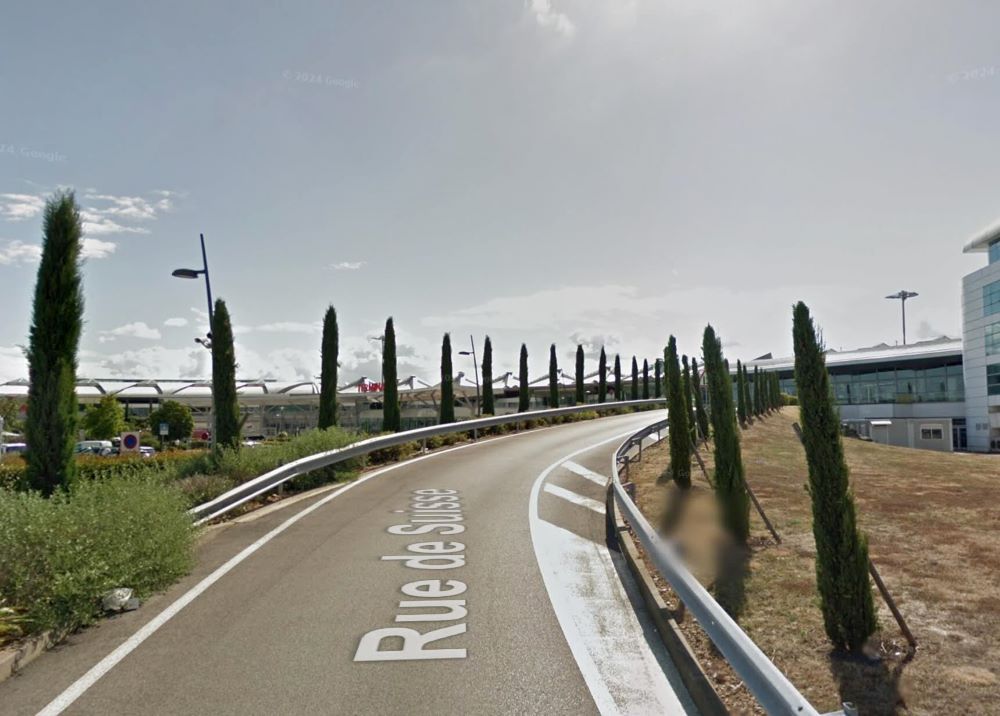 La rue des Suisses était initialement ouverte
