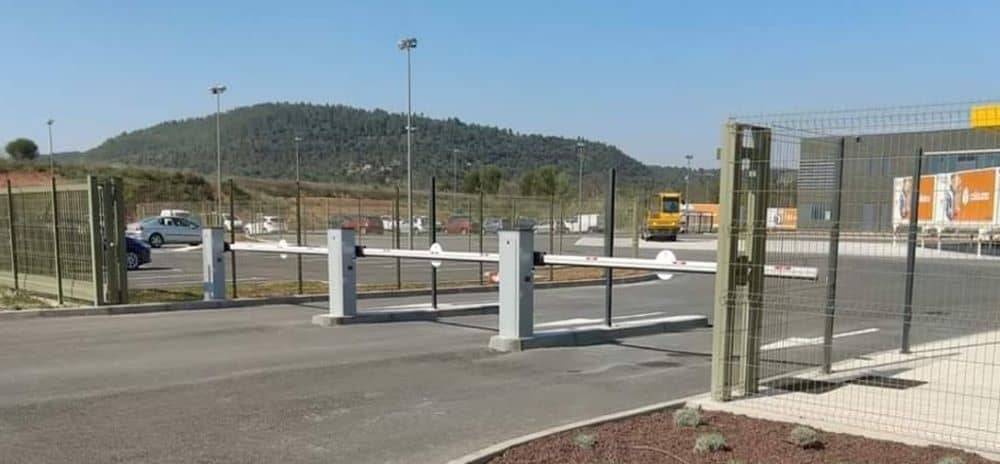 Barrières automatiques et vidéosurveillance de parking 