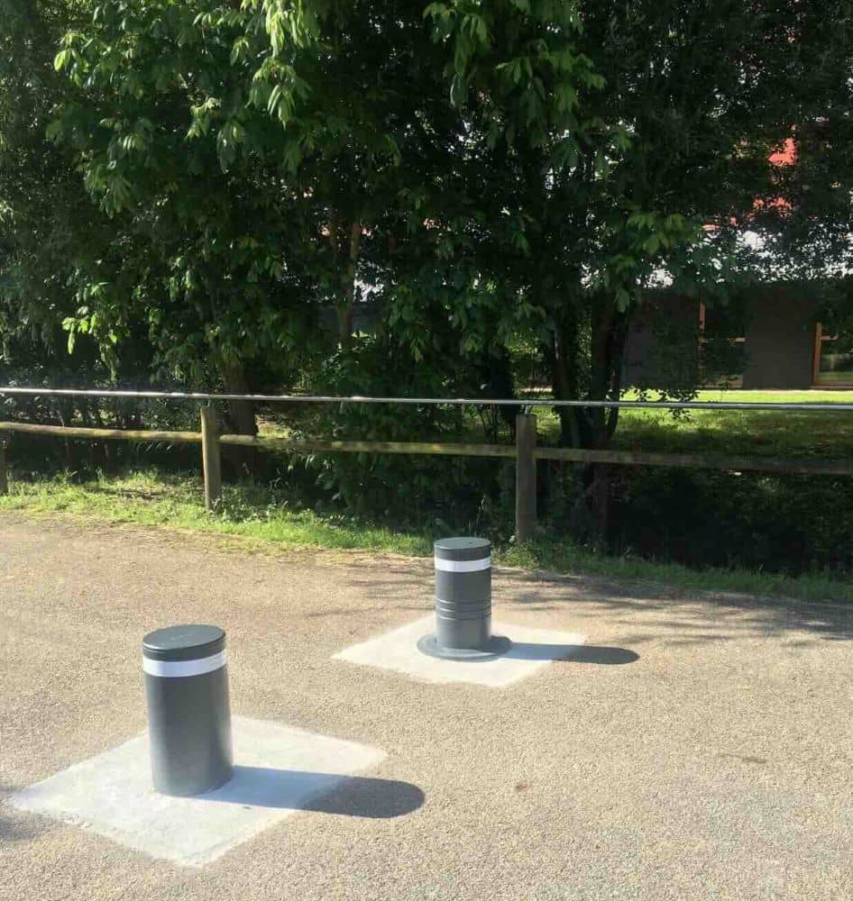 Borne manuelle et borne fixe pour le contrôle d’accès d’un chemin forestier