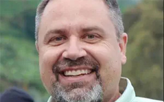 Chasing Poker Greatness Podcast: Why Poker is NOT a Solo Sport