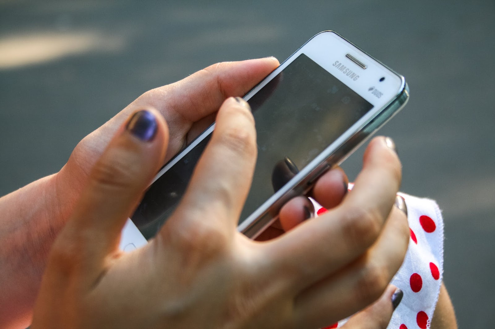 You can use smartphone apps to track your mood and determine symptoms of depression during pregnancy. 