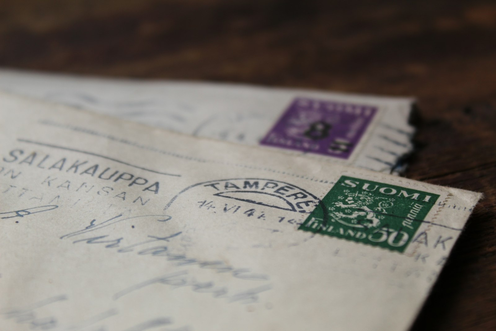 Enveloppes manuscrites timbrées : la lettre d’accompagnement d’un manuscrit