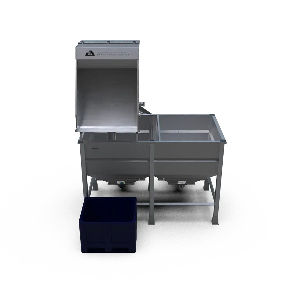 Bowscreen on double water tank - High frontal view