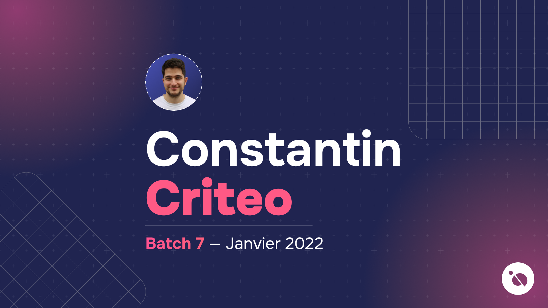 portrait de constantin souriant devant le titre criteo batch 7 janvier 2022 sur fond bleu