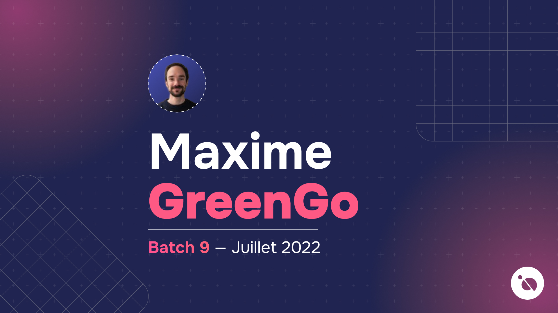 Profil de Maxime GreenGo sur fond bleu nuit avec motifs de grille et mention batch 9 juillet 2022