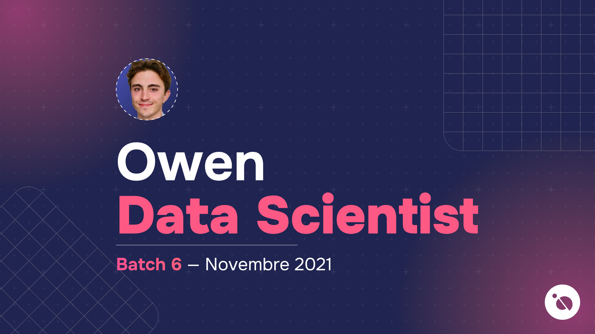 portrait rond d’owen sur fond dégradé violet et rose avec titre data scientist batch 6 novembre 2021