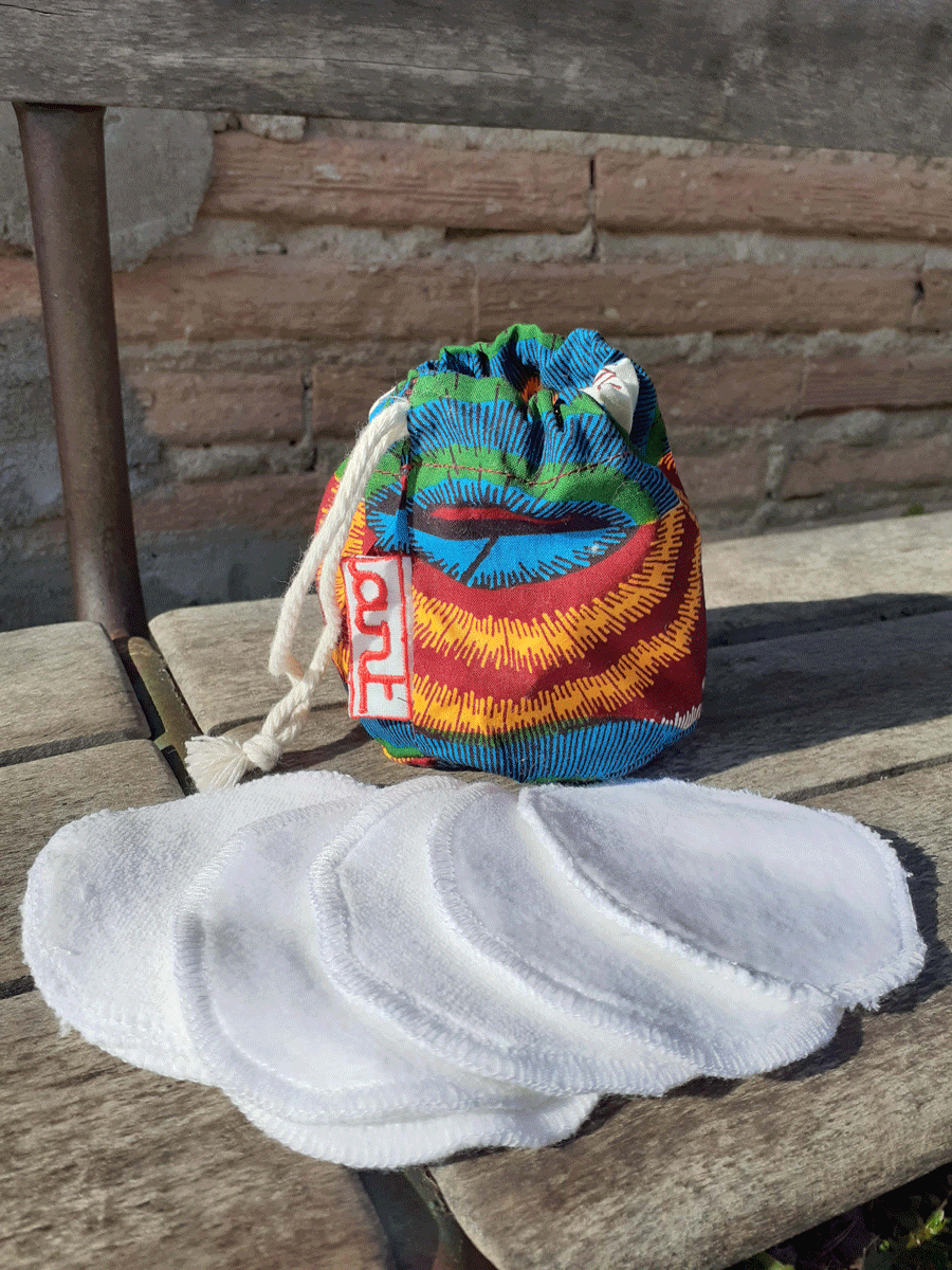 pochon multicolore + lingettes démaquillantes 