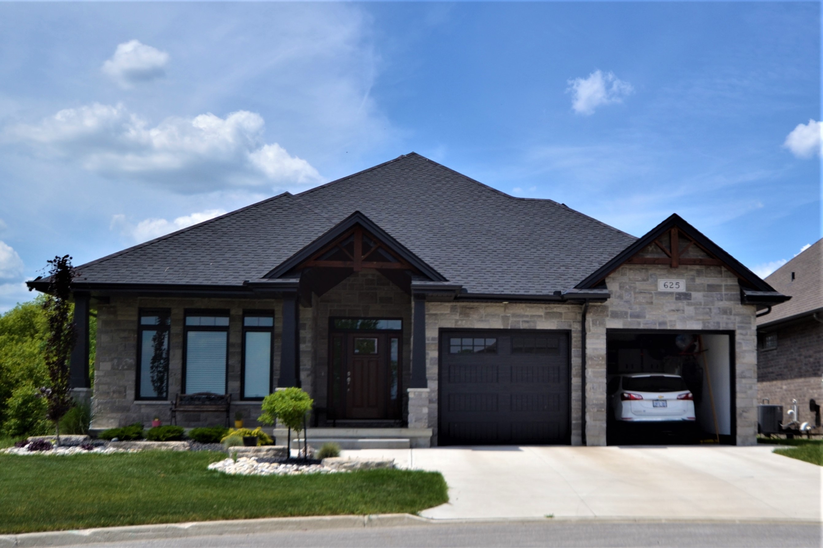 Stone and siding bungalow located at 3584 Lincolnshire in Camlachie.