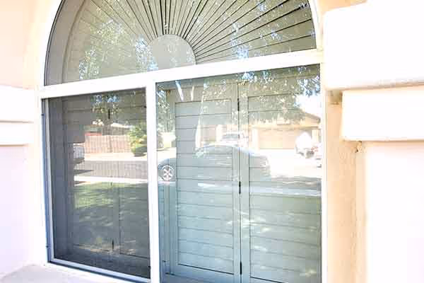 A stunning glass windows view in Cave Creek, maintained with pure water window cleaning by a great company.