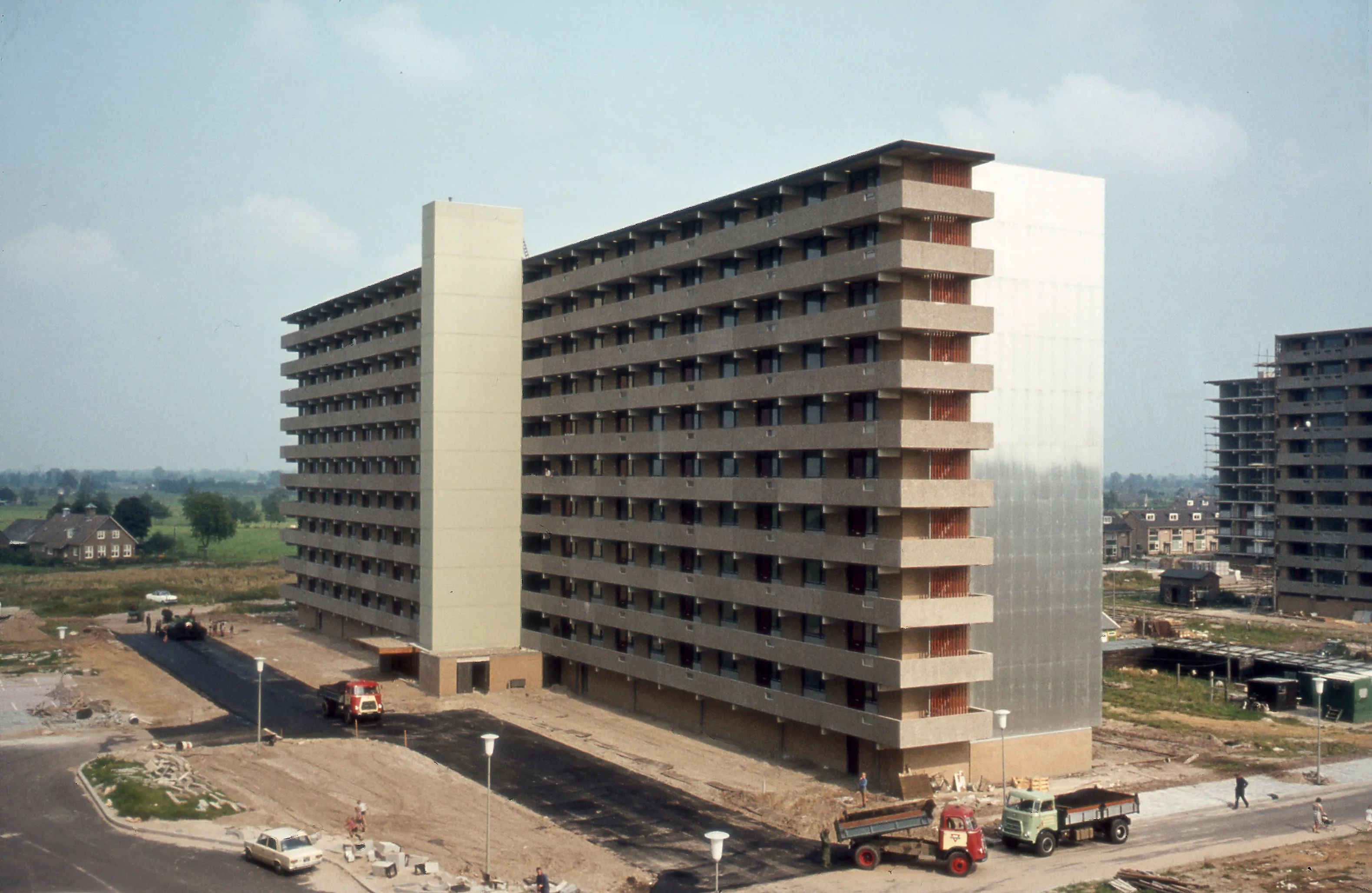 Flats aan de Parelvisserstraat in aanbouw, 1968.
