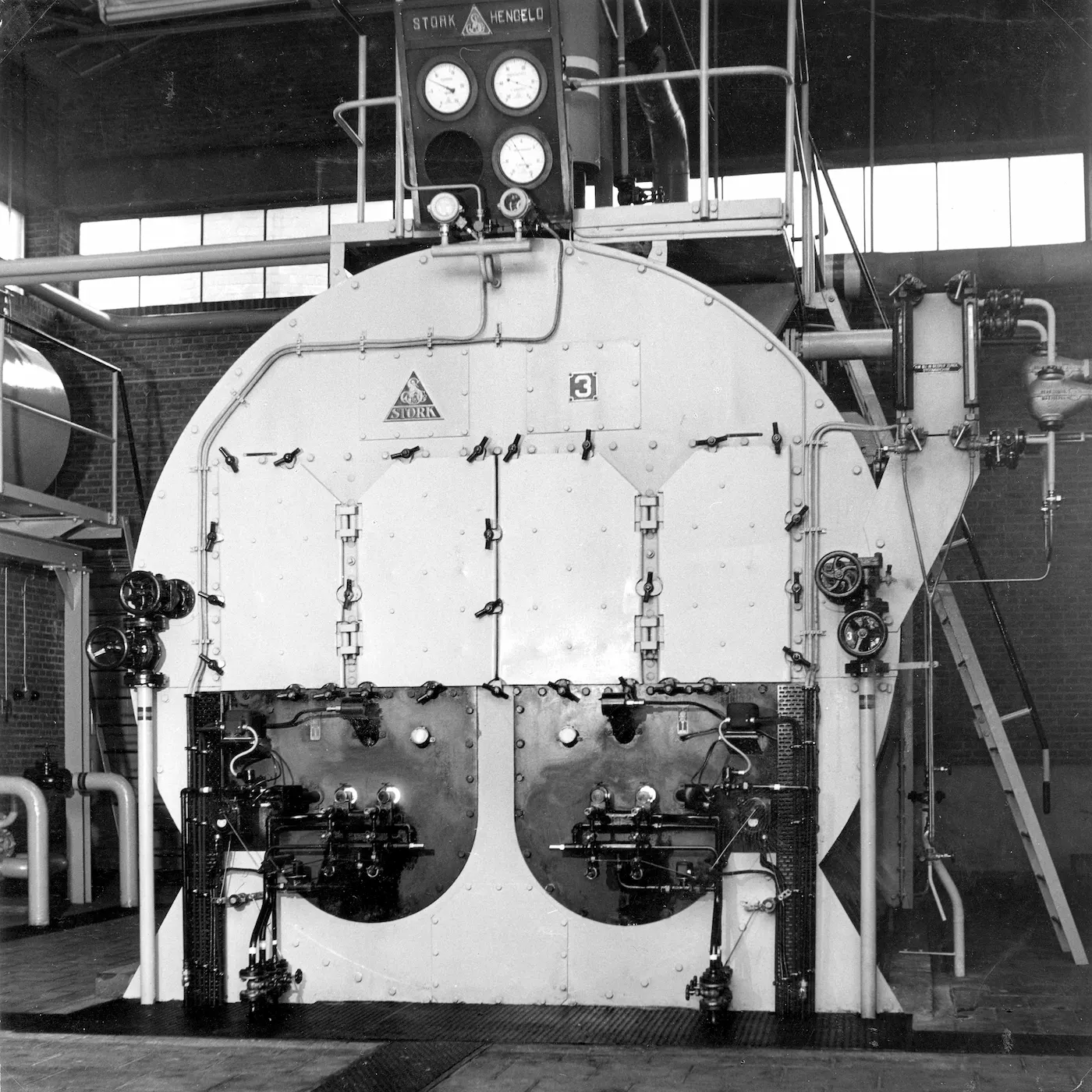 Bij de nieuwe schoorsteen hoorde ook een nieuw ketelhuis