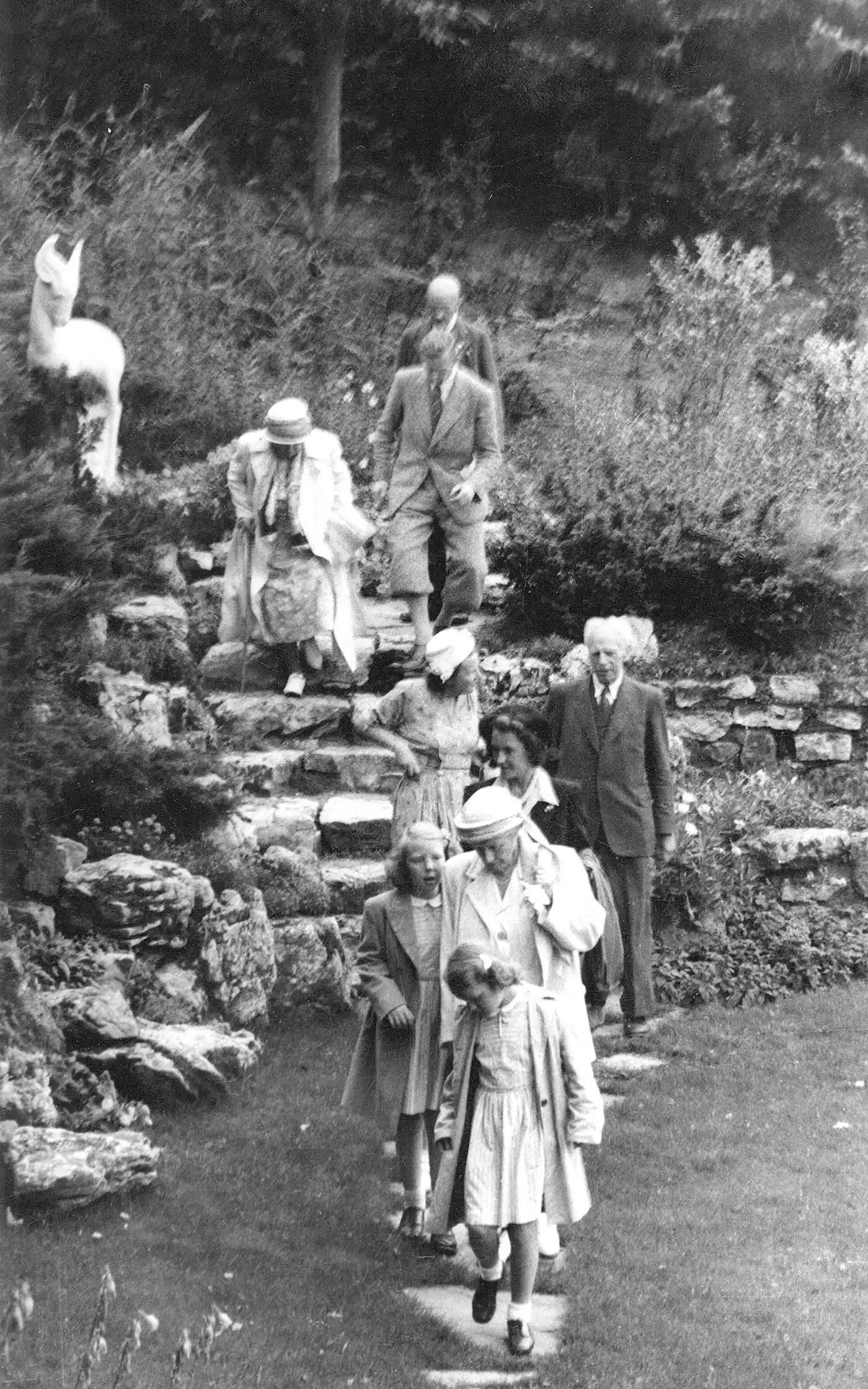 Bezoek van de koninklijke familie aan Bloemen in Berg en Bos
