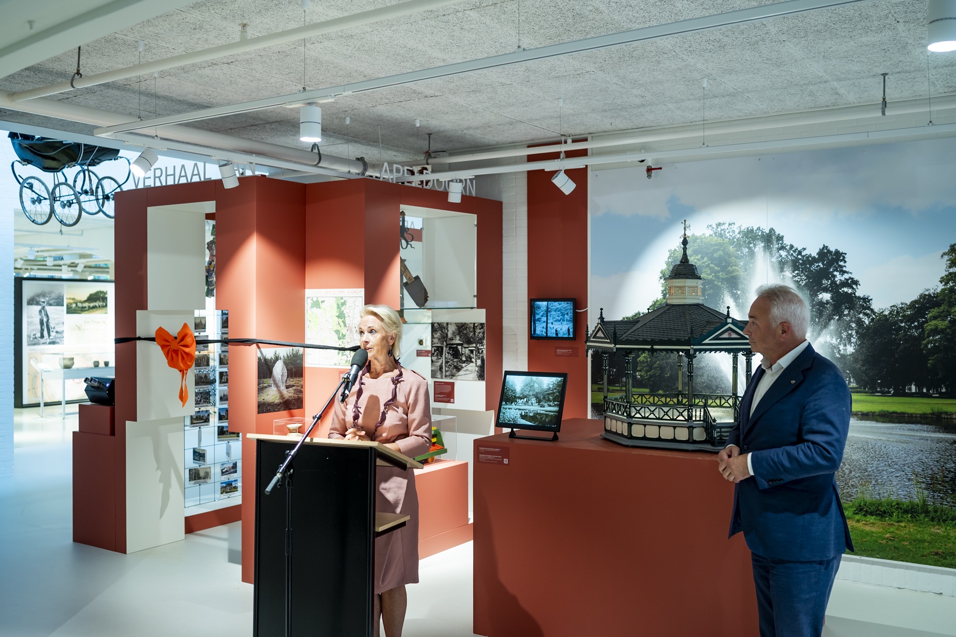 Opening Introductiehotspot door wethouder Peter Messerschmidt en CODA directeur Carin Reinders