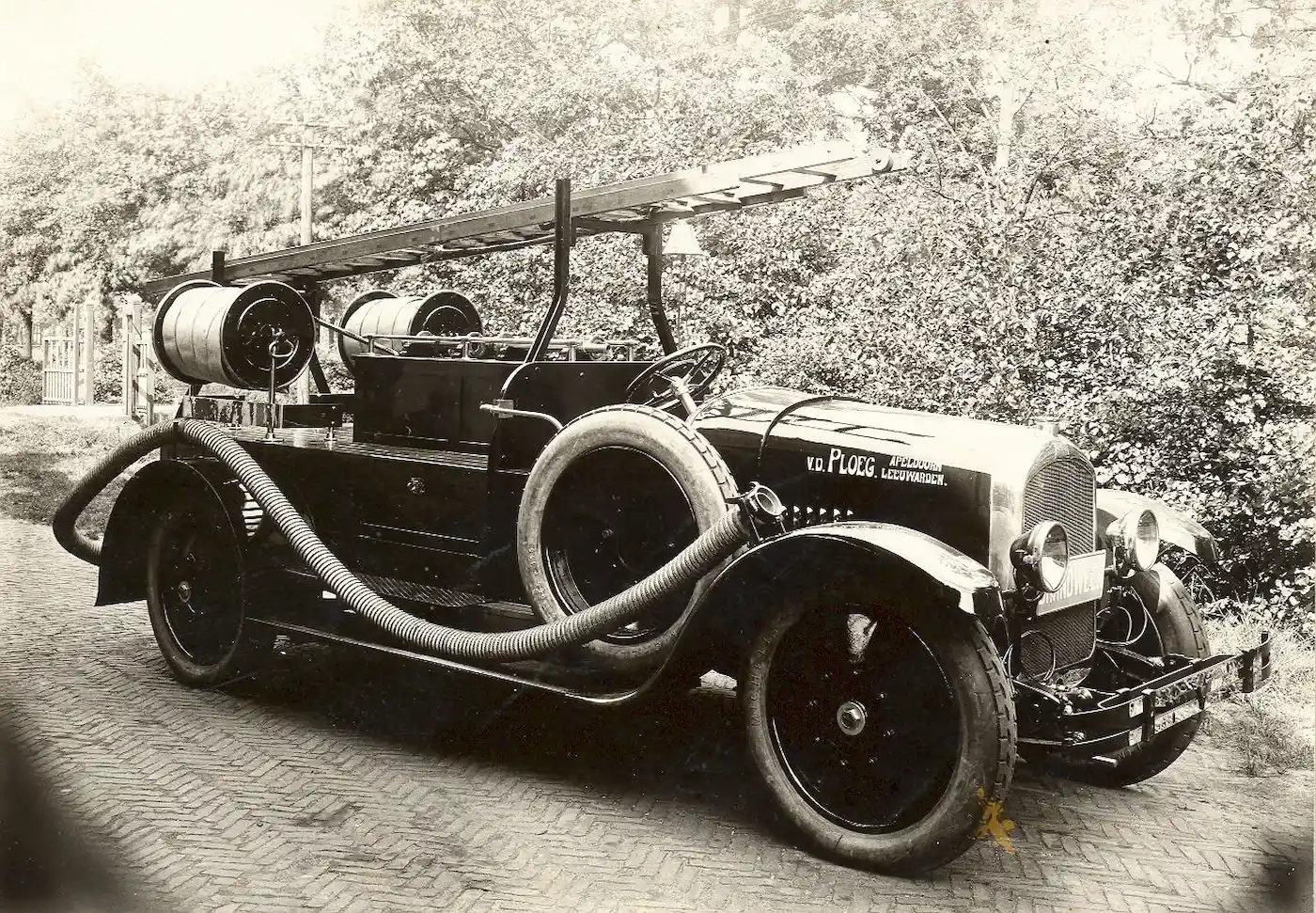 Van der Ploeg Brandweerauto op basis van een Peugeot-chassis, tussen 1928 en 1948