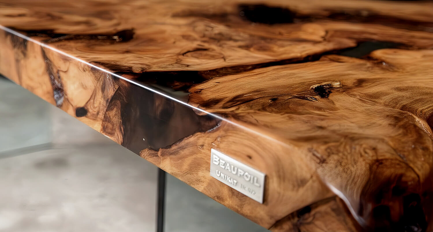 Einzigartiges Tisch-Unikat mit Alterszertifikat über altes Kauri-Massivholz als robuster Esstisch und unvergleichliches Designobjekt