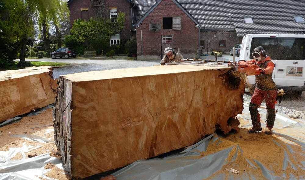 Naturholz Designertische fertigt Michael Beaupoil aus diesem großen einzigartigen Kauri Wurzelblock aus Neuseeland