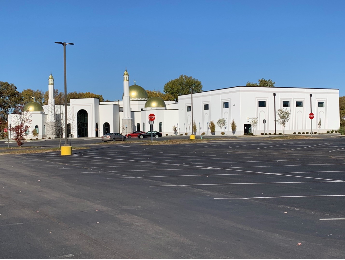 Mosque exterior in Fishers Indiana — embracing neighbors of different faiths