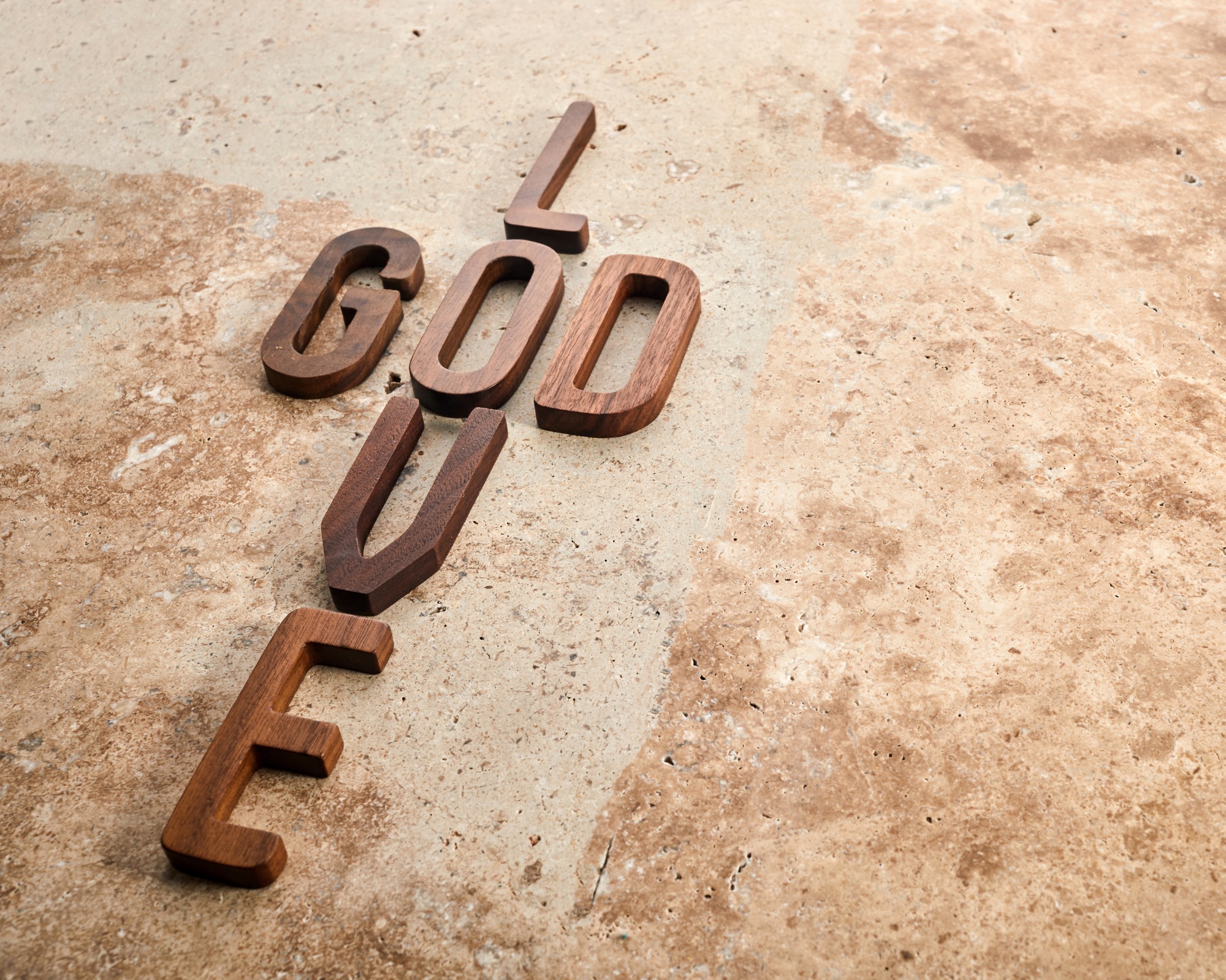Heart graphic representing God's unconditional love — how God's love transforms our lives