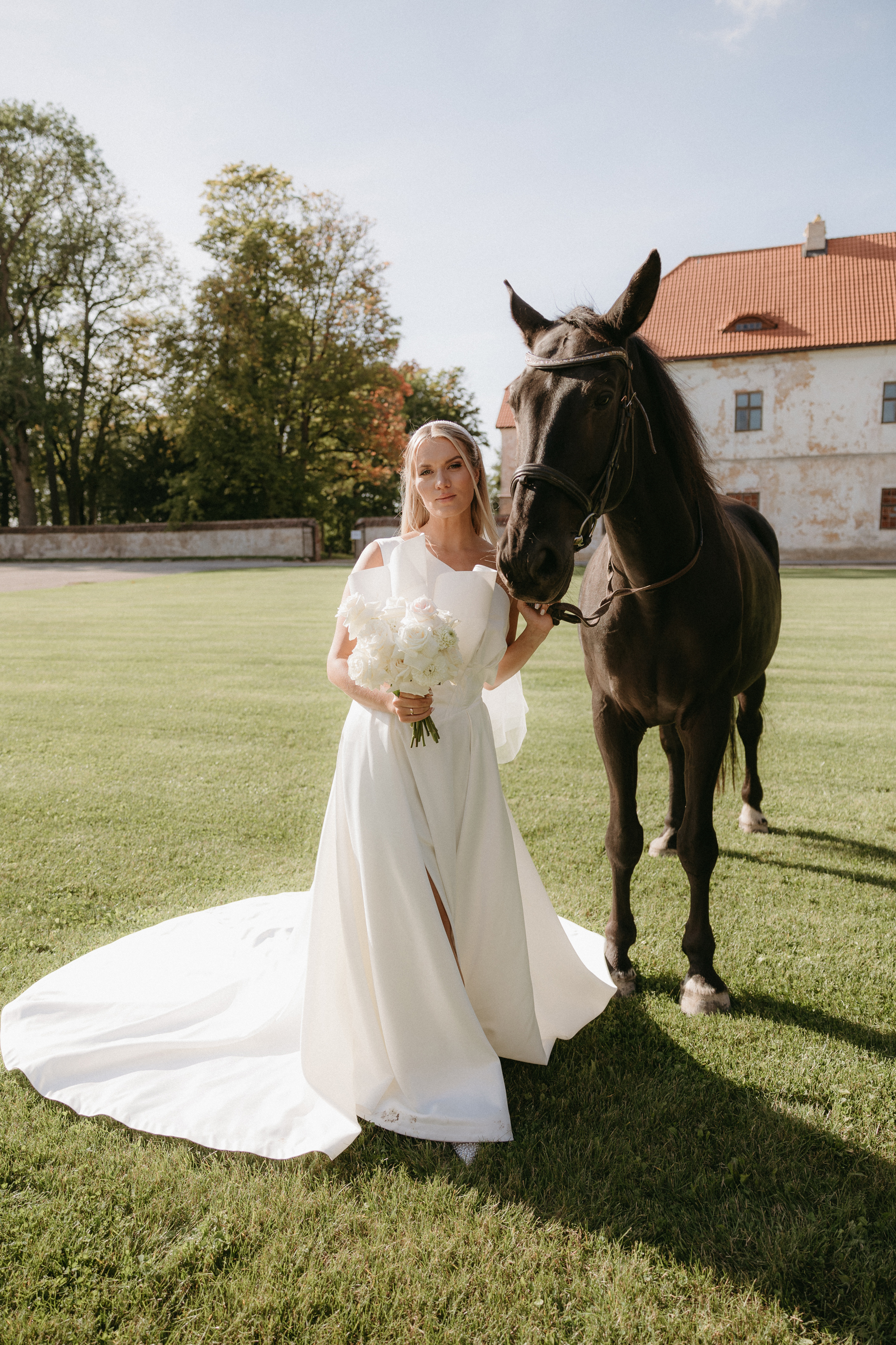 Designerwear, fashion design, emerging designer, capsule collection, sustainable fashion, ready-to-wear, pret-a-porter, feminine aesthetics, fashion artist, anna elizabete fashion, made to measure, bespoke boutique