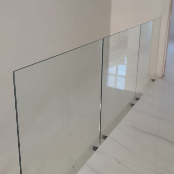 Glass balustrade - no handrails