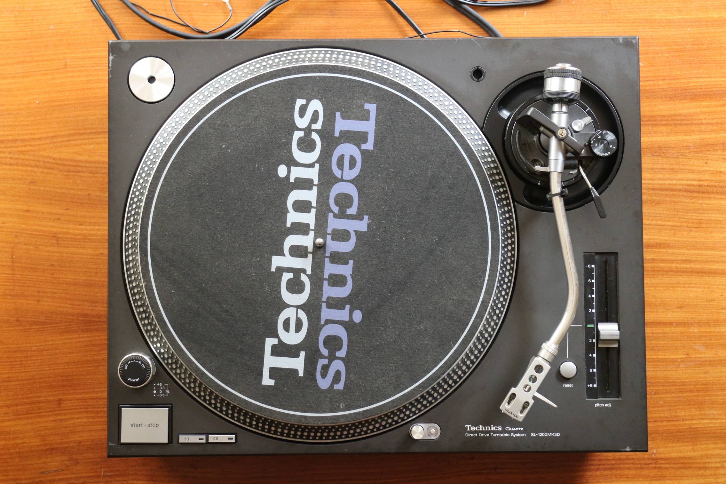 Technics SL-1200 MK3 zwart met Tonar Banana element