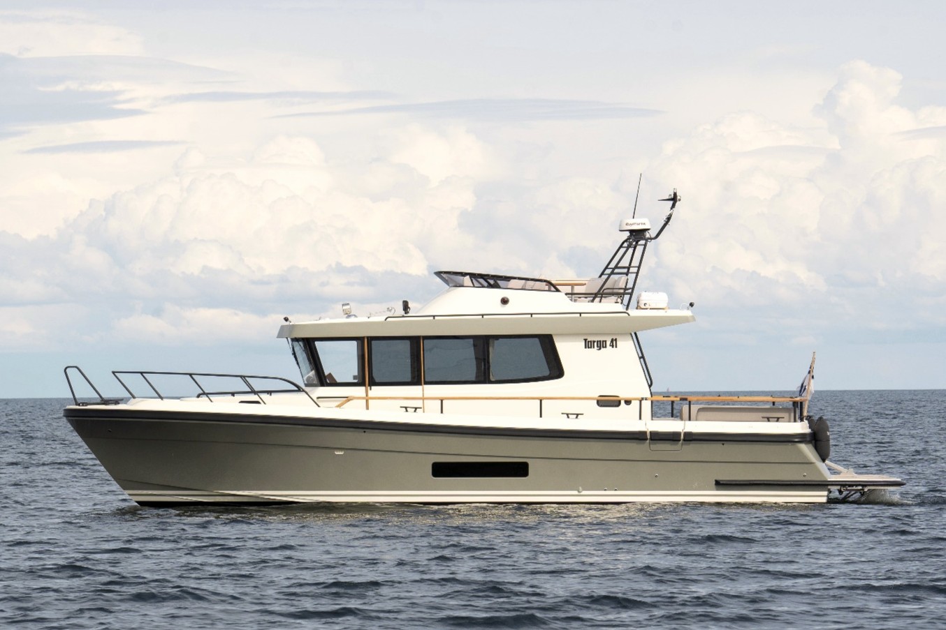 Ein Bilde der neuen Targa 41 auf dem Meer.