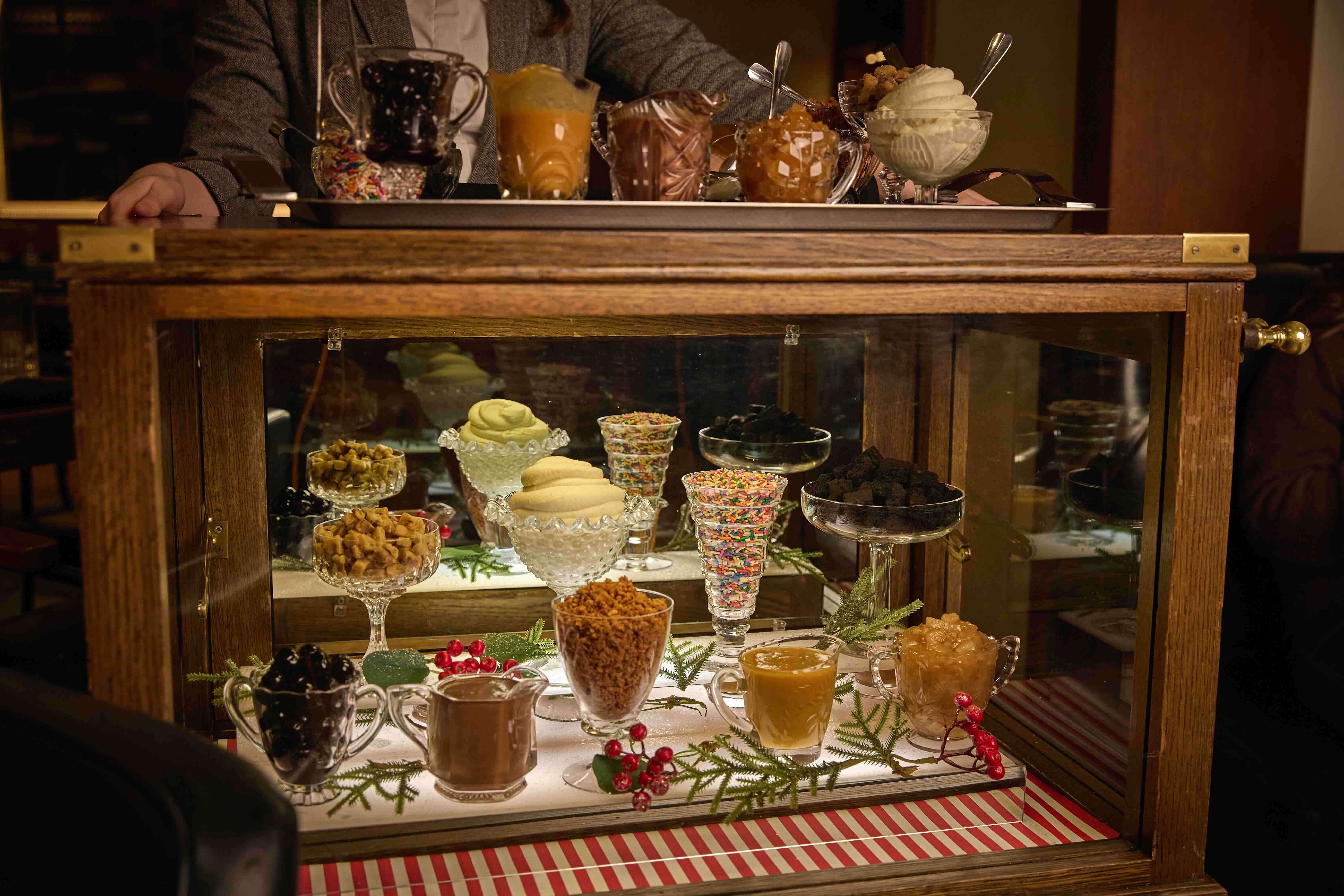 Dessert trolley
