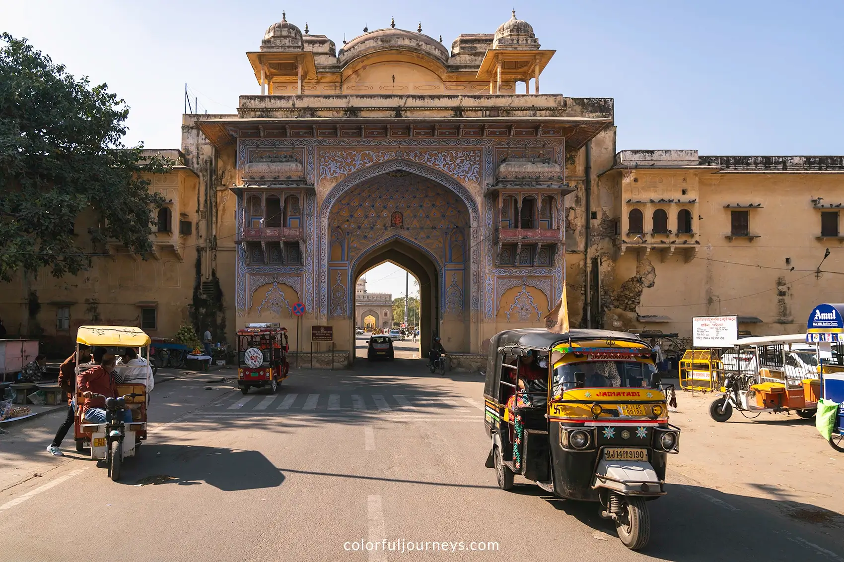 Traffic in front of a gate in Jaipur, India