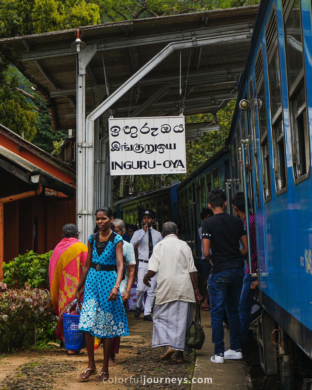Commuters get from the train in Sri Lanka.