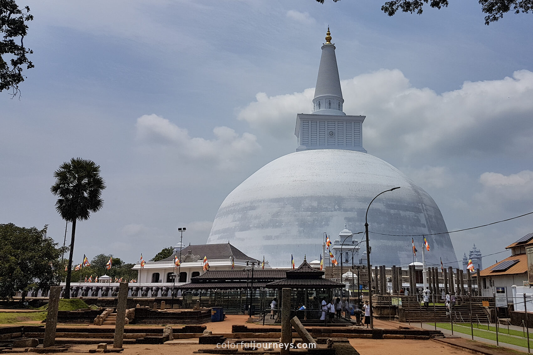 Ruwanwelisaya Stupa in Anuradhapura, Sri Lanka