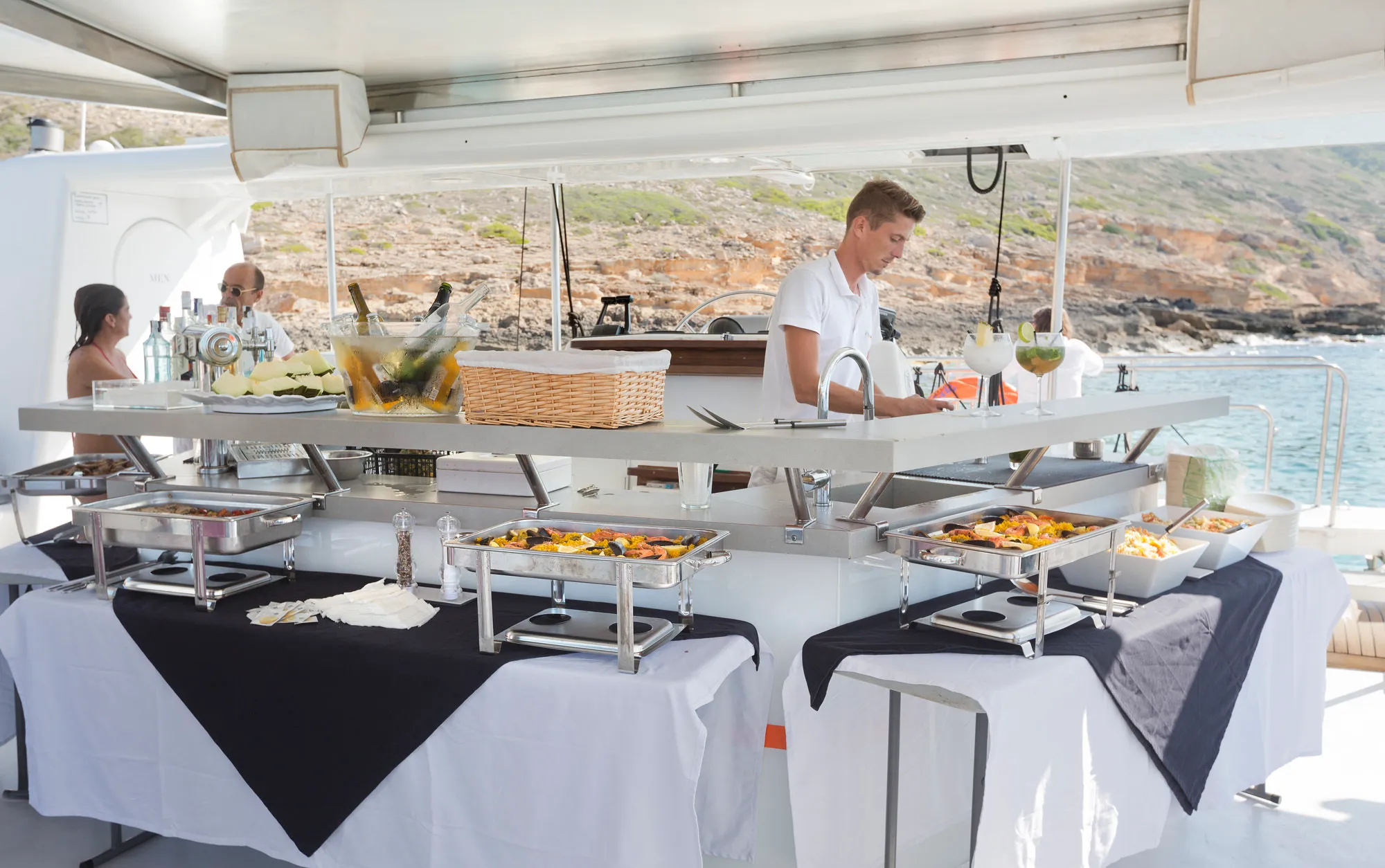 photo catamaran catering