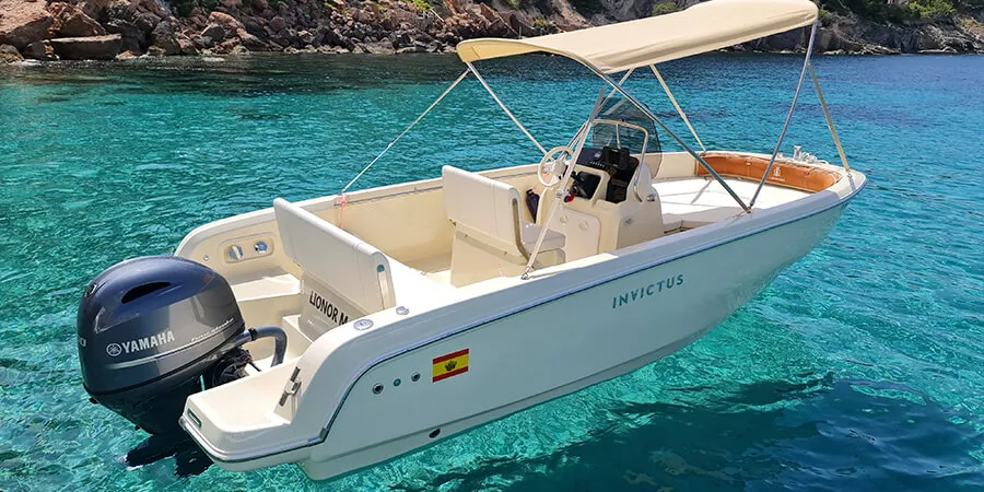 Invictus boat tour