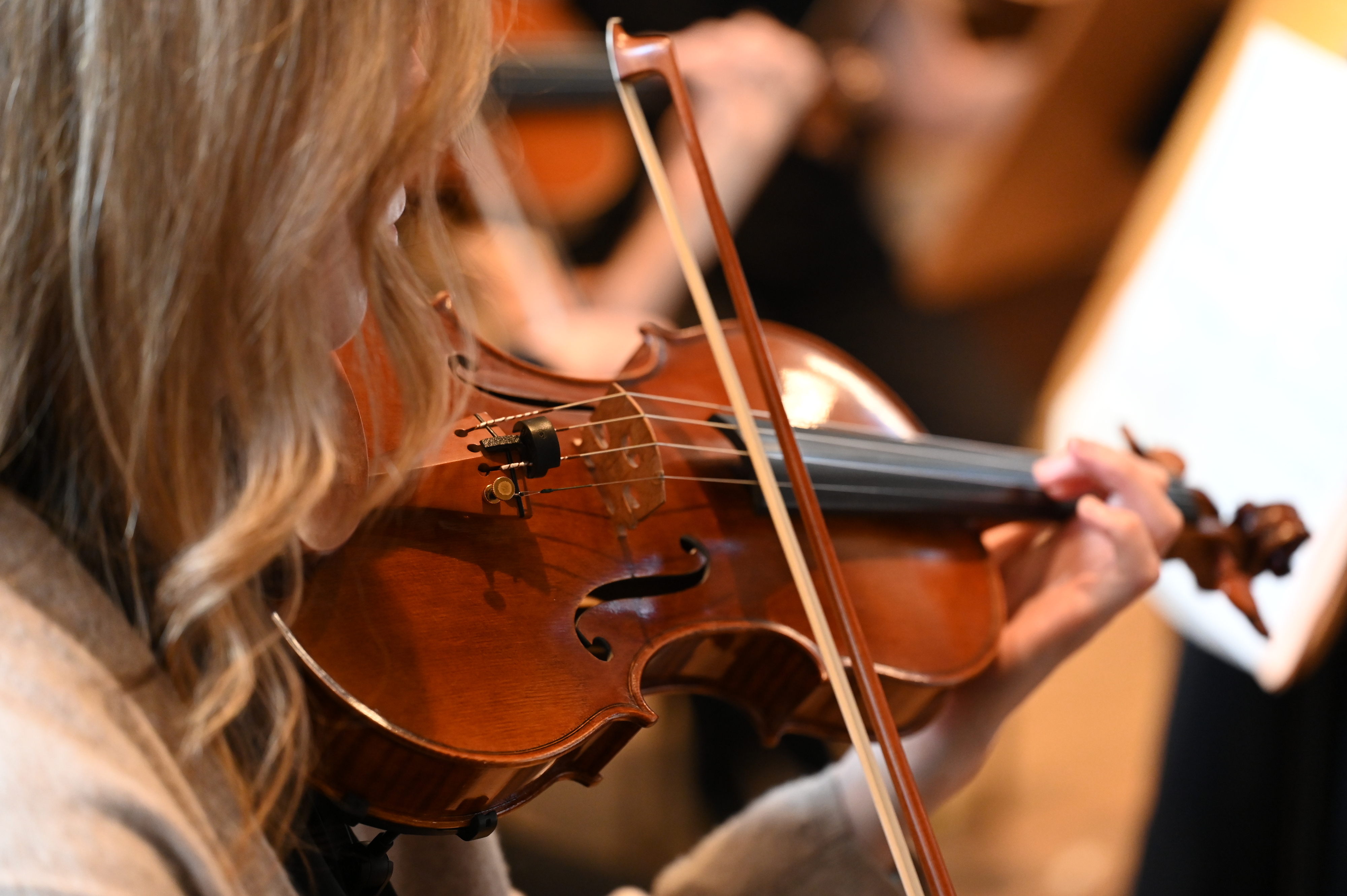 A woman plays violin