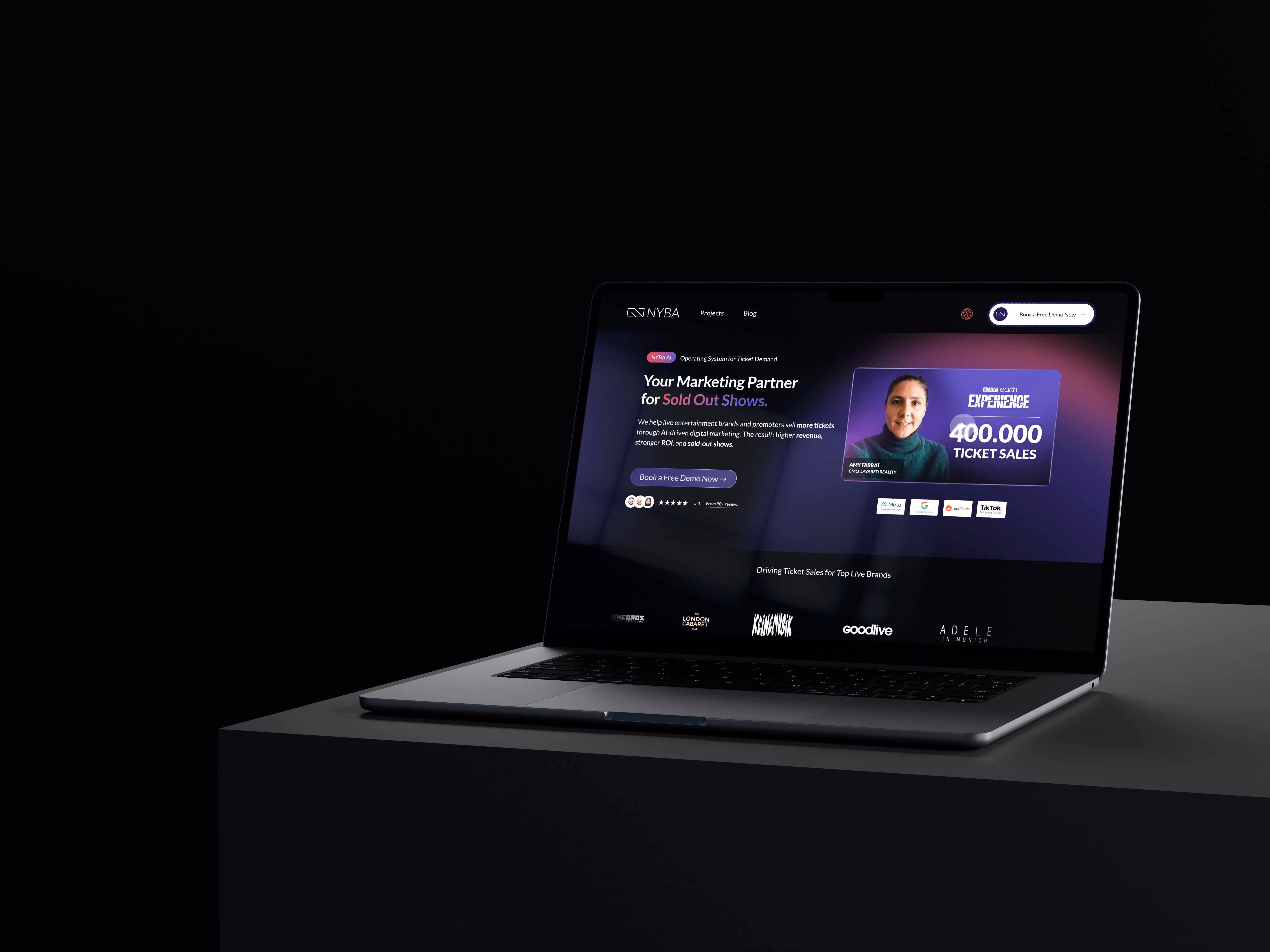 Laptop zeigt NYBA-Website mit Marketingangebot für ausverkaufte Shows und 400.000 Ticketverkäufen.