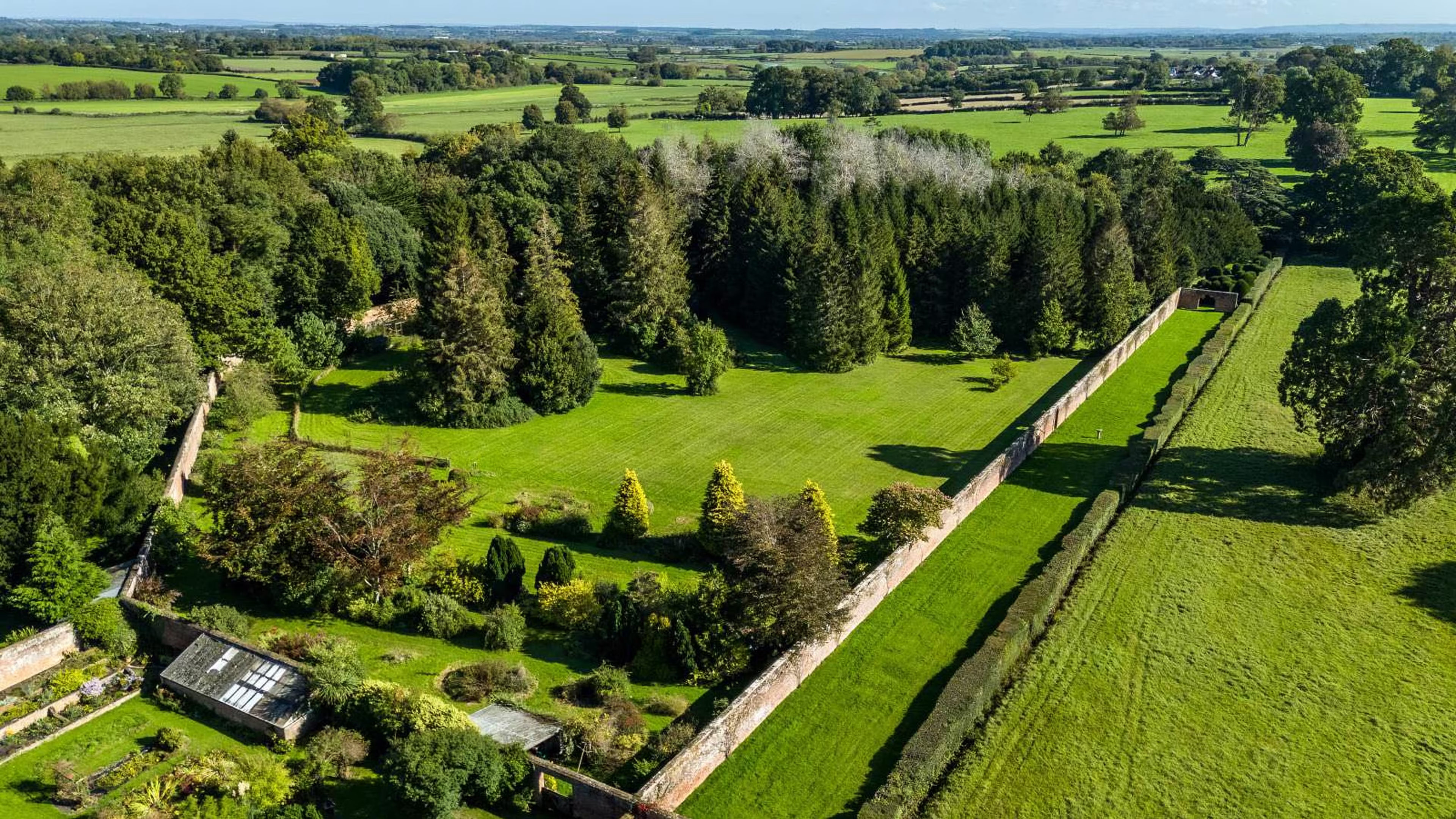 Gardens and countryside from Elevation Barn's England brochure