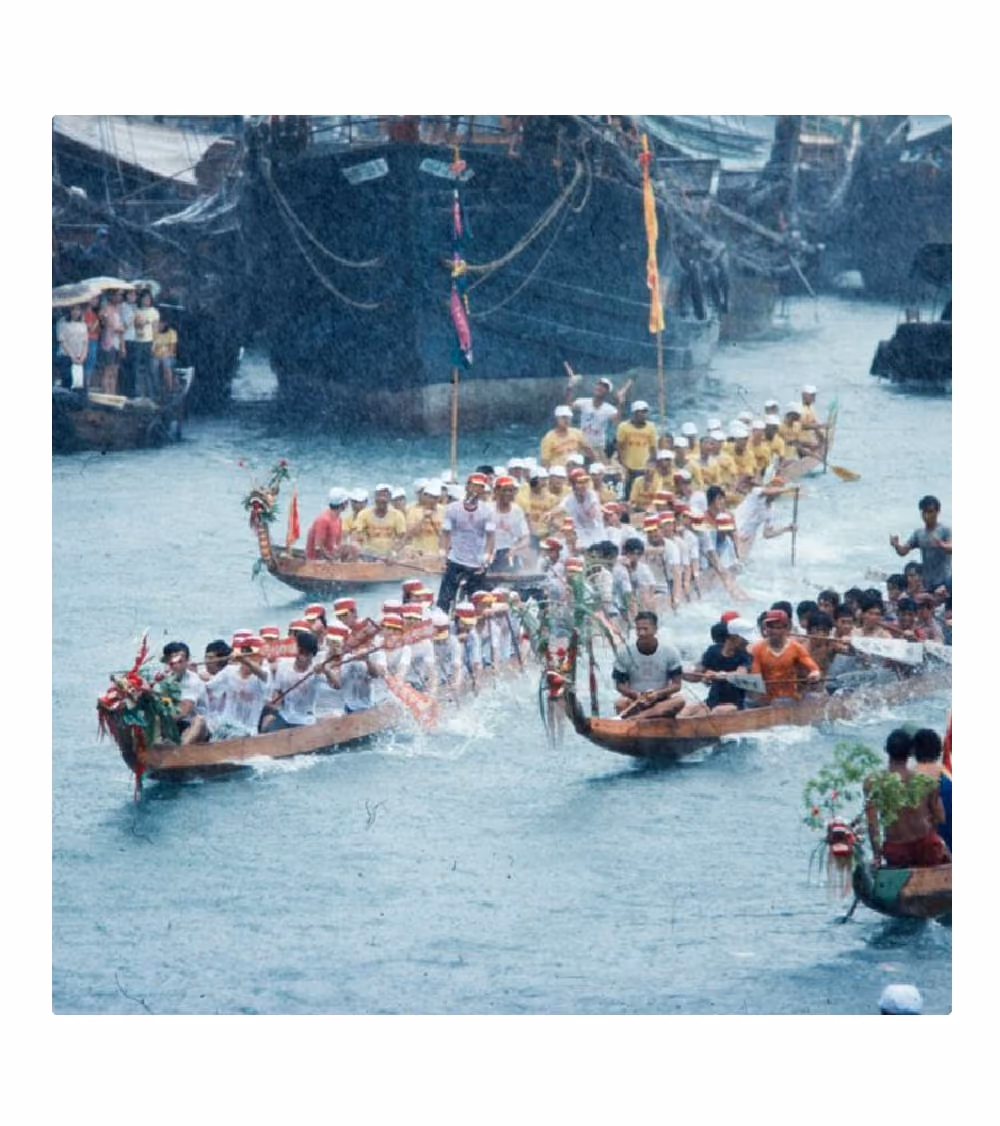 1976 Hong Kong Dragon boat festival. Photo by Brian Brake 
