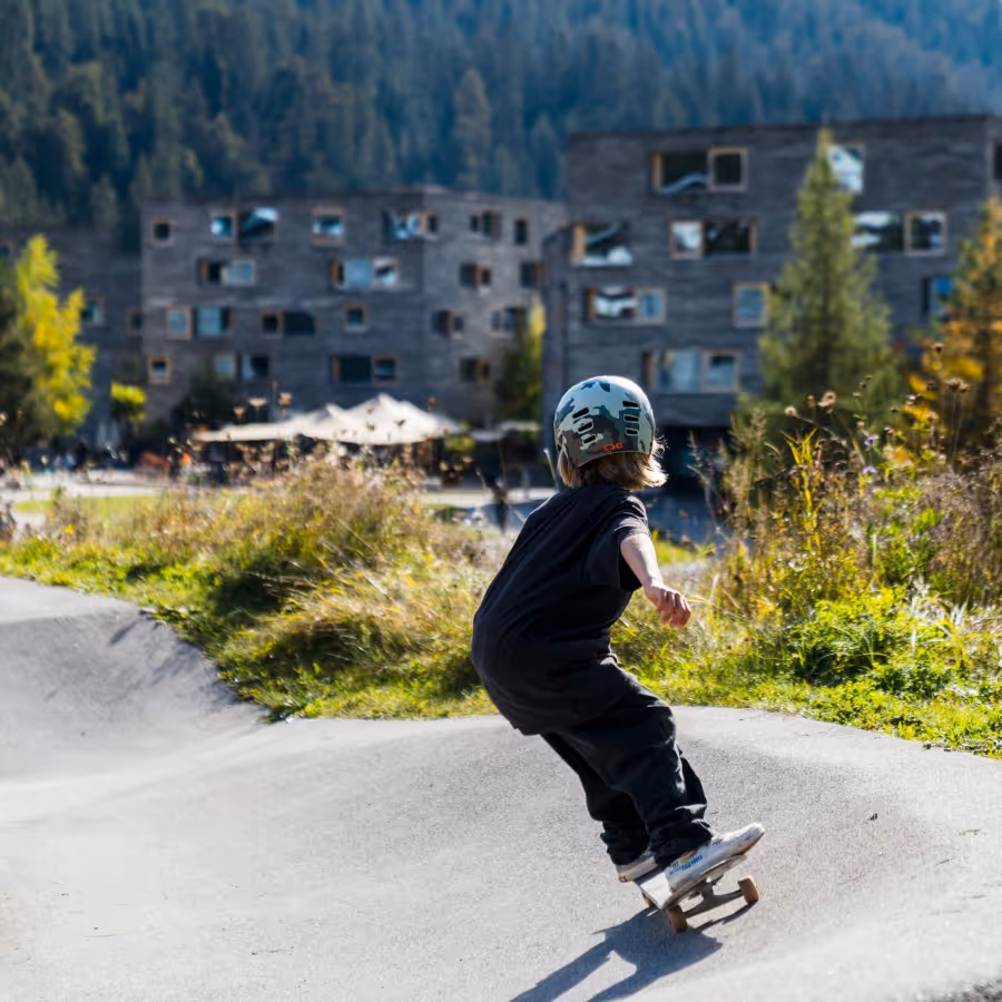 Kid on skateboard in rocksresort LAAX