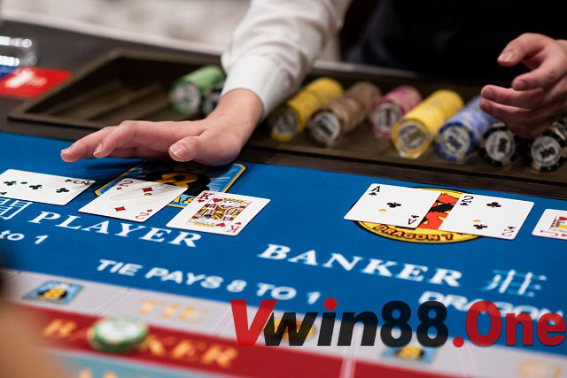 Tham gia vào bàn chơi Baccarat miễn phí