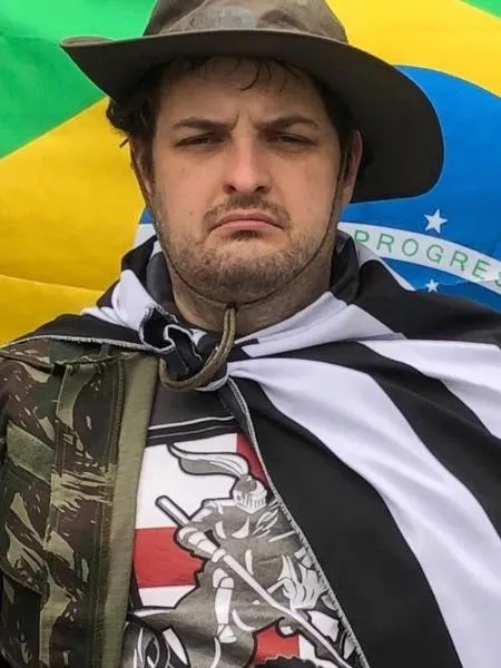 Paulo Kogos, sobre as roupas que usa: "É uma dupla homenagem, aos templários e aos bandeirantes paulistas" - Arquivo Pessoal