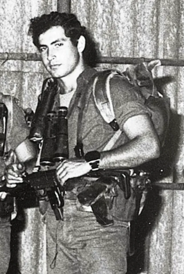 Netanyhau no serviço militar.