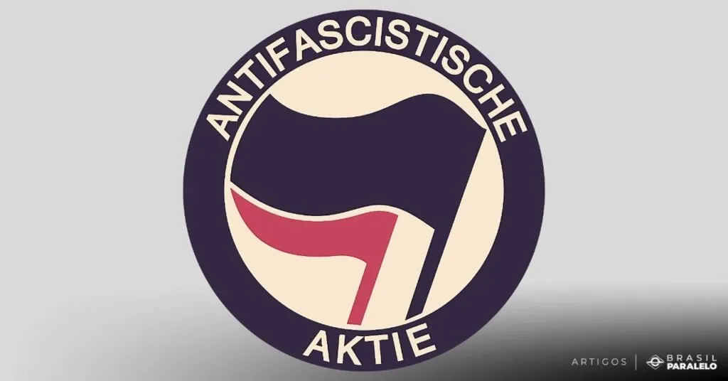 A estratégia do Movimento Antifascista segue um caminho ordenado:  Desvirtua-se um signo com um significado ruim. O fascismo é um signo negativo, entretanto, é usado de forma desvirtuada, sendo aplicado aos opositores e não aos fascistas reais.   O fascismo foi desvirtuado de forma que se pense que é fruto da extrema-direita. Ao xingar um inimigo de fascista, a carga emocional que a palavra carrega gera um estereótipo.  Entenda melhor a diferença entre esquerda e direita.  Desumaniza-se o adversário. Com o adversário identificado e rotulado, ele pode ser desumanizado. Torna-se legítimo usurpar seu direito de livre expressão e justificável a agressão e o atentado contra sua vida.   Isto foi materializado no atentado sofrido pelo Presidente Jair Bolsonaro, por exemplo. Houve comemoração por parte de alguns grupos autodenominados antifascistas quando ele foi hospitalizado.  Replica-se a estratégia no politicamente correto. A estratégia se torna válida para outros termos como: racismo, homofobia, machismo, etc.  Qual é o símbolo do Movimento Antifa?