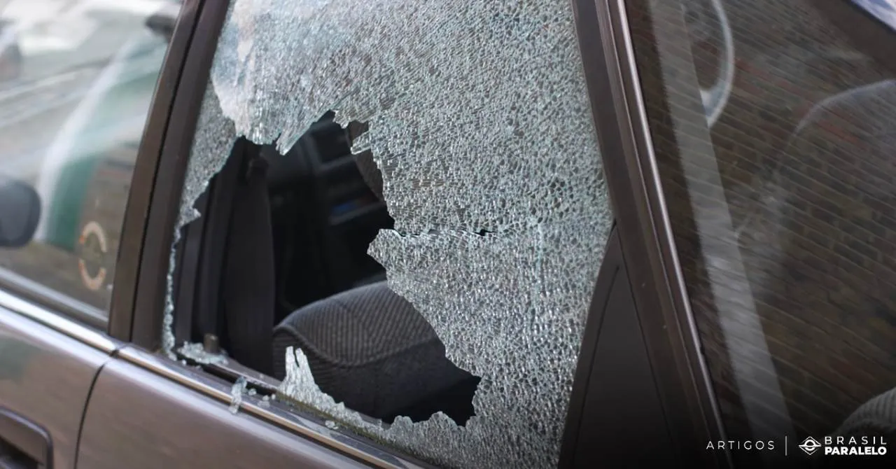 carro-com-janela-quebrada