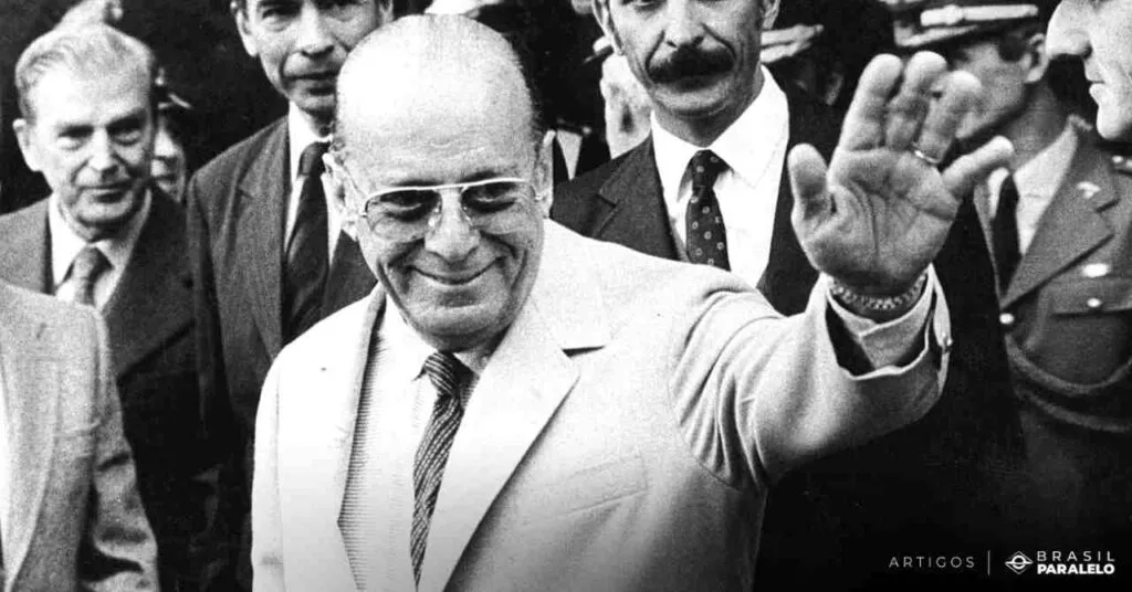 A produção cultural nunca foi tão ativa. Durante os anos 70, a mídia, anteriormente apoiadora da intervenção militar, aos poucos foi sendo dominada pela esquerda por meio da ocupação de espaços. Não havia nenhuma publicação de direita durante a Ditadura Militar no Brasil.  Os militares permitiram que a esquerda narrasse a cultura. Assim, a historiografia marxista foi aplicada ao ensino, em todas as áreas, na formação da mentalidade de diversos profissionais.  O presidente João figueiredo e a Lei da Anistia