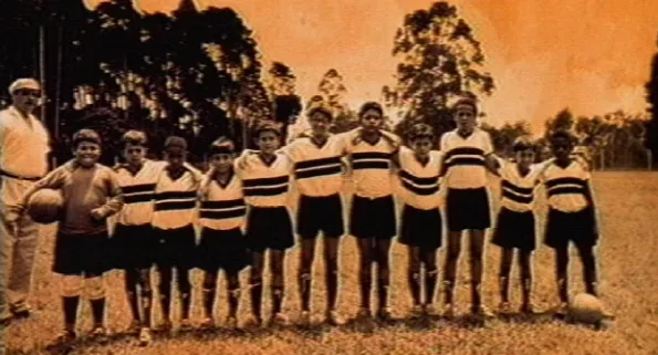 Sir PELÉ, THE KING OF FOOTBALL: Curtametragem "Uma história de futebol", uma  viagem à infância do Rei Pelé