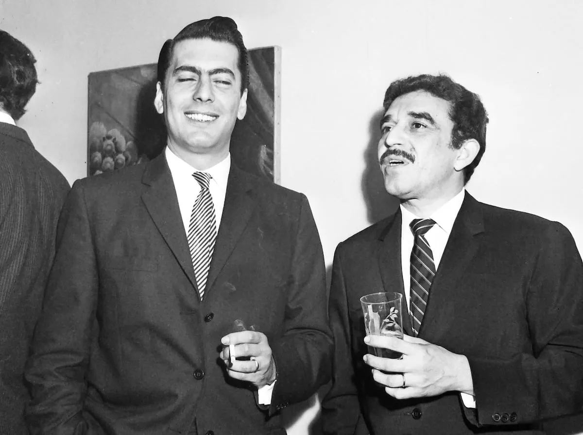Mario Vargas Llosa e Gabriel García Márquez jovens juntos.